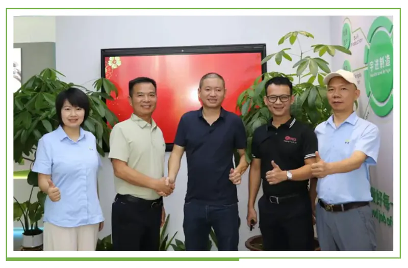 Compradores do Vietnã visitam o SPOTLESS — “Mr. 4 Seconds” e as pequenas coisas que importam