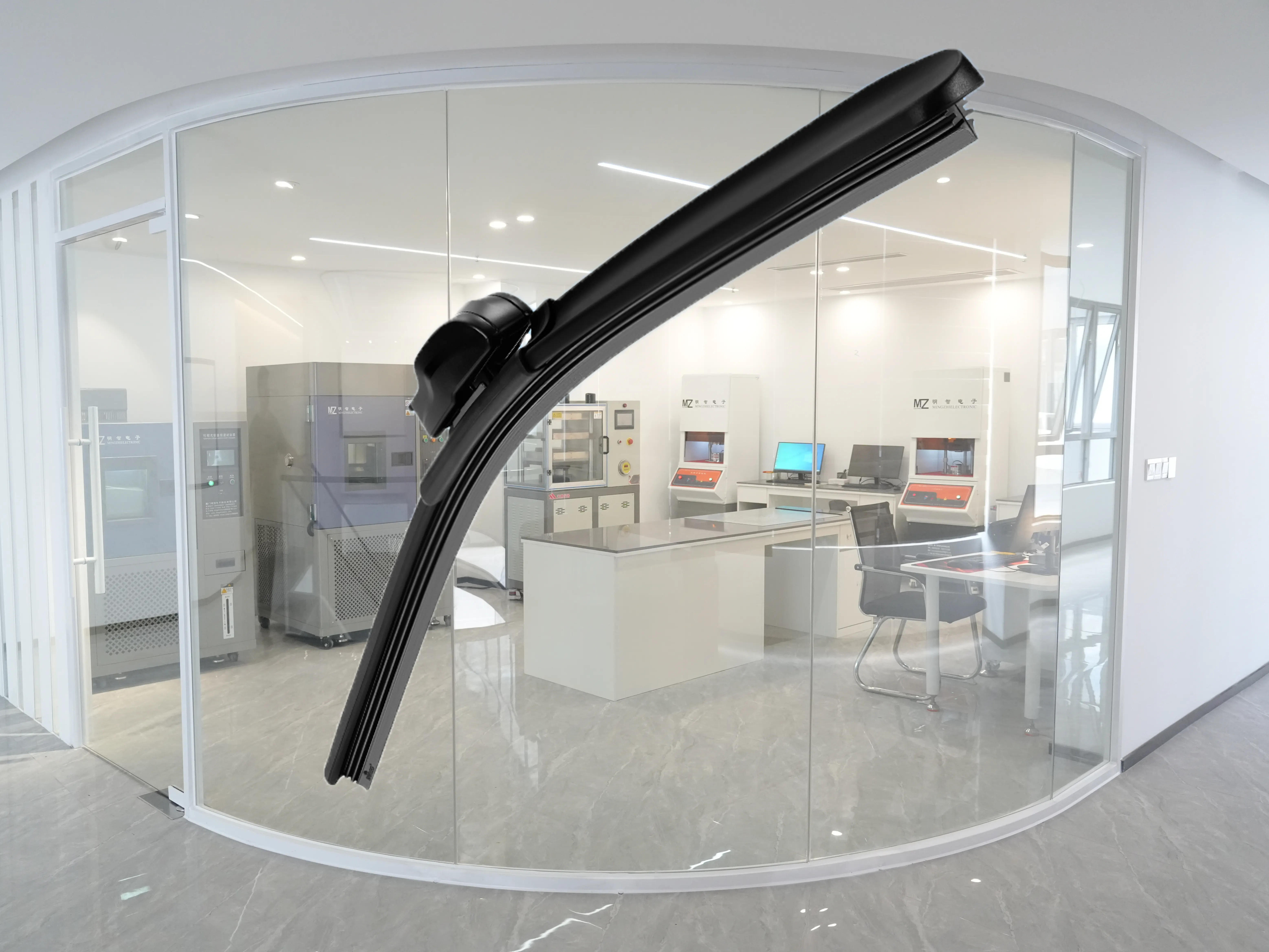 Qual é o segredo das palhetas do limpador verdadeiramente resistentes a todos os climas produzidas pela fábrica?